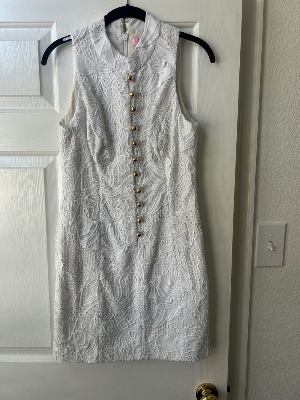 Lilly Pulitzer White Lace Sleeveless Shift Dress with Gold Buttons